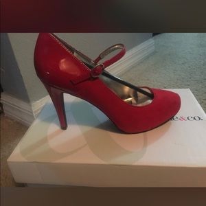 New red shoes, size 7